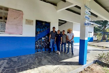 Equipo ISA de Panamá Este brinda apoyo en pintura y limpieza de escuelas.