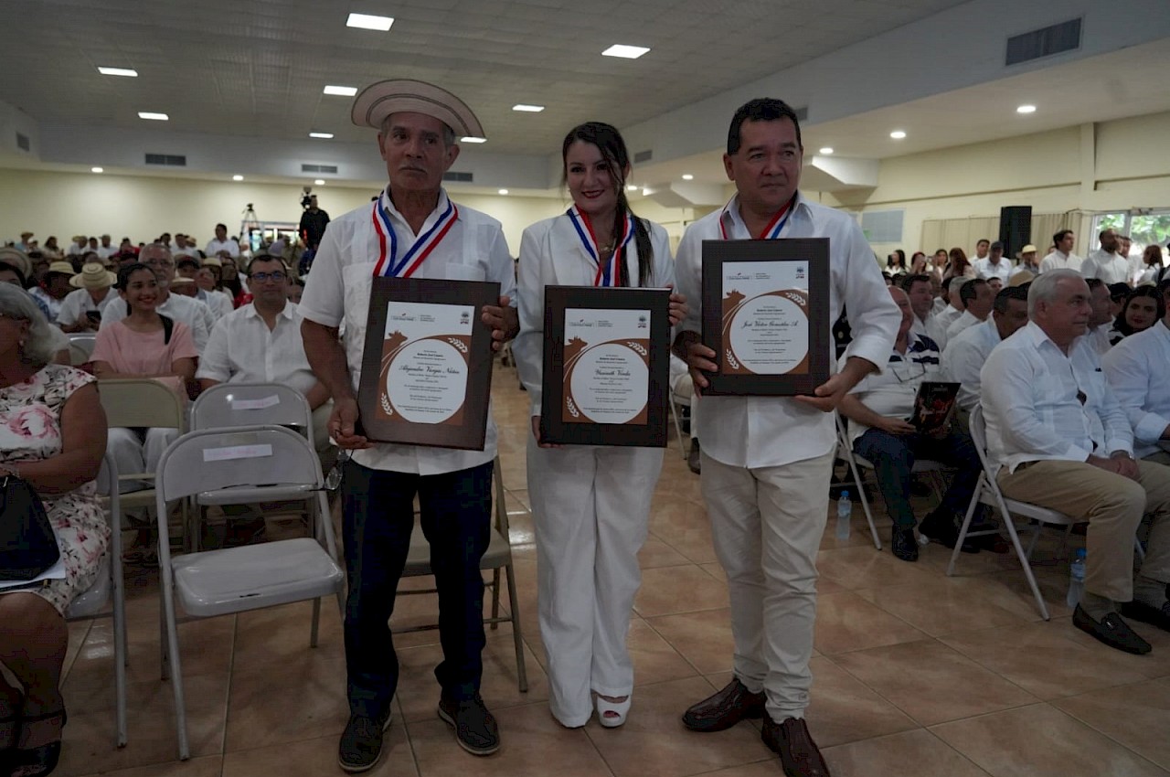 Reconocen al Mejor Gran Productor 2024 con medalla al mérito “Rafael Grajales”.