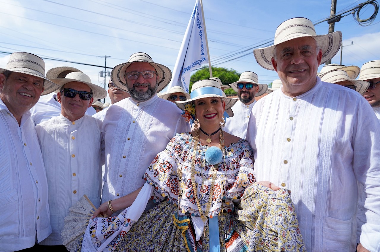 Instituto de Seguro Agropecuario participó del Desfile de las Mil Polleras