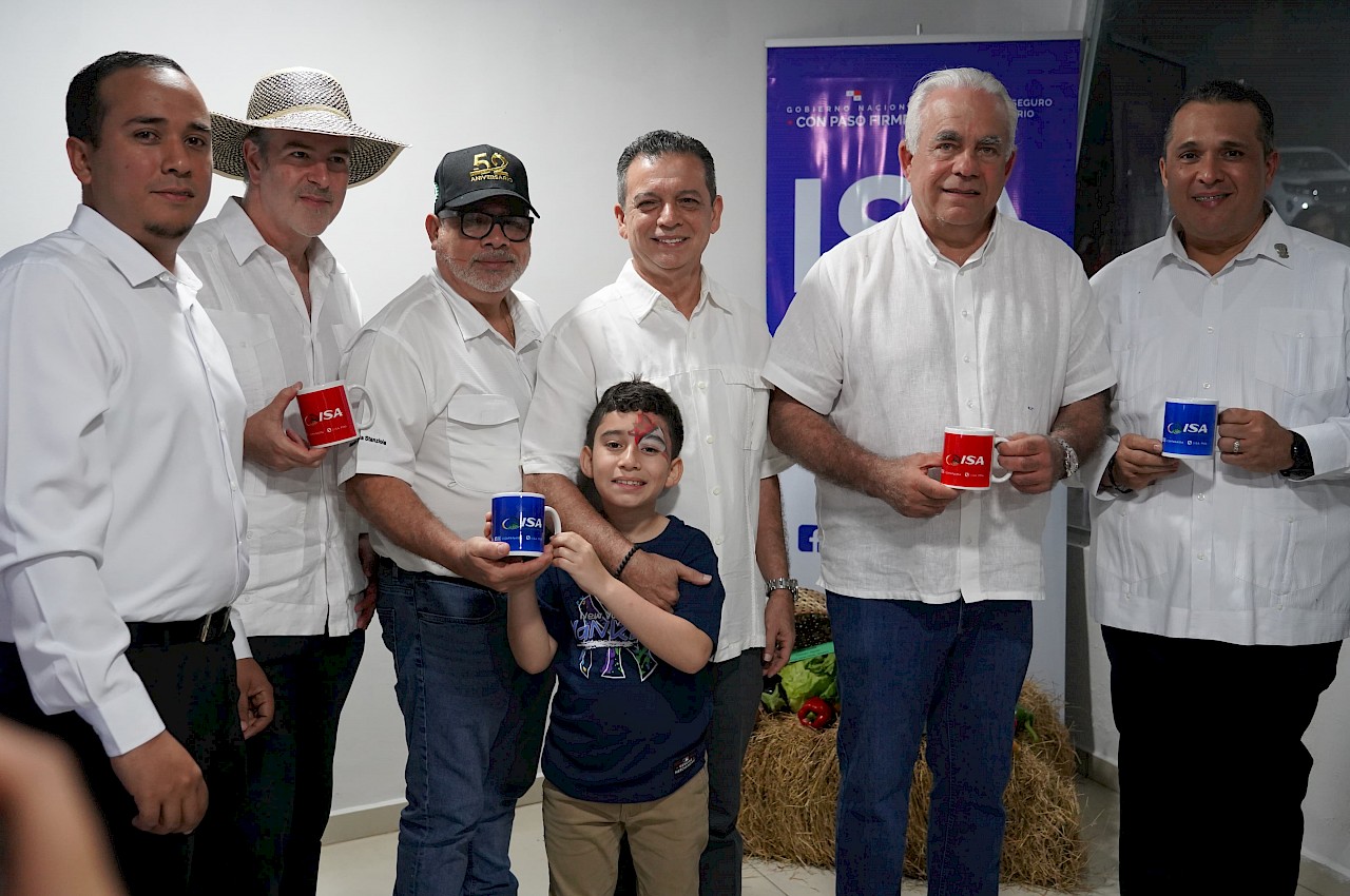 Inauguran stand del Instituto de Seguro Agropecuario (ISA) en la Feria de La Candelaria de Bugaba