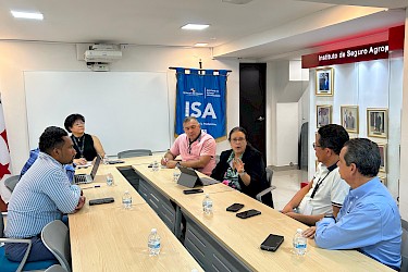 ISA sostiene reunión estratégica con experta en seguros agrícolas en Latinoamérica.