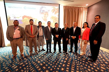 Autoridades del ISA asisten a presentación de innovadora aplicación agroclimática.
