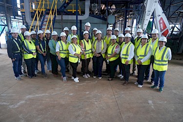 Subgerente del ISA participa en recorrido a planta para procesar palma de aceite.
