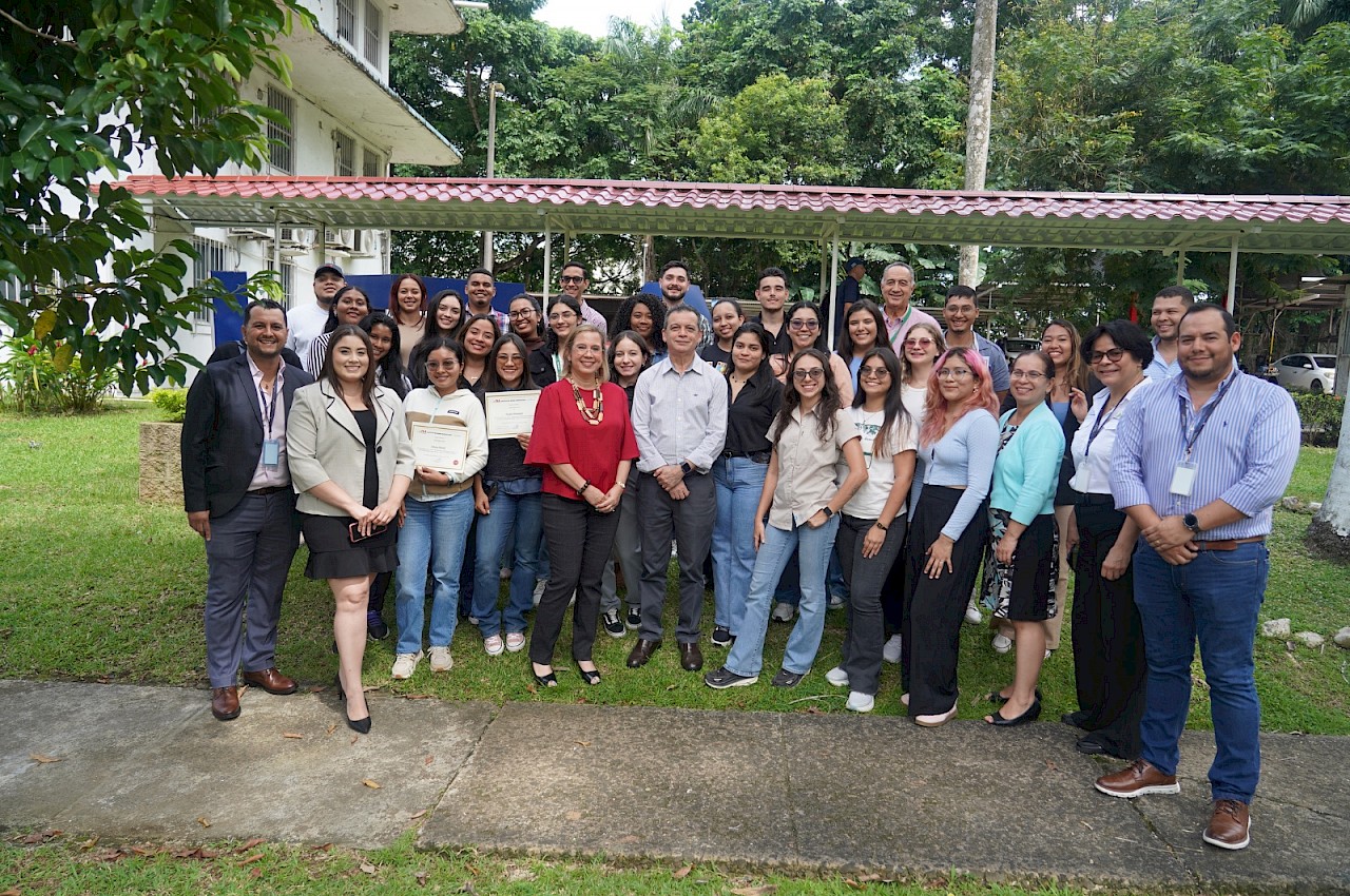 Médicos veterinarios internos se capacitan en materia de seguros agropecuarios con el ISA