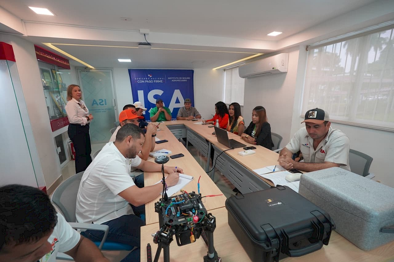 Personal técnico del ISA se capacita para operar drones