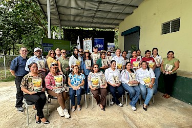 El Instituto de Seguro Agropecuario (ISA) acompañó en la entrega de equipo para la Asociación de Mujeres Productoras de Arroz.