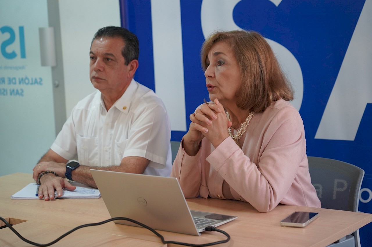 ISA actualiza sus estrategias de seguros con la Asociación Panameña de Aseguradores.