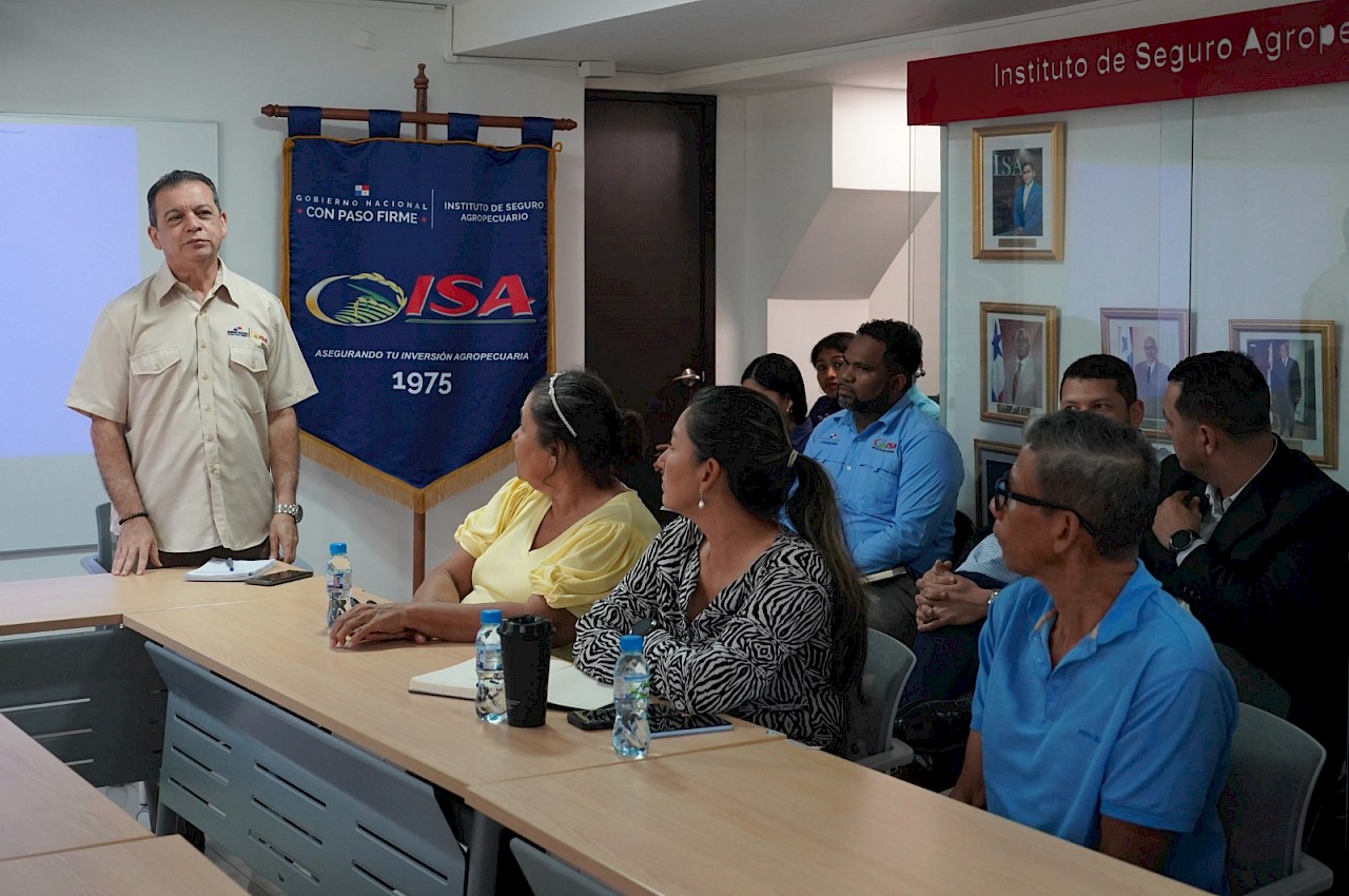 Productores se preparan con el ISA en el uso de microchips para enfrentar el hurto pecuario.