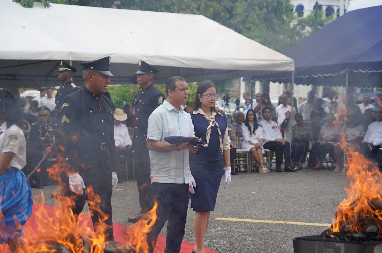 ISA participa en la cremación de banderas en la Gobernación de Panamá.