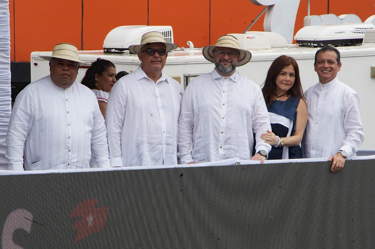 ISA presente en actos protocolares del Día de los Símbolos Patrios.