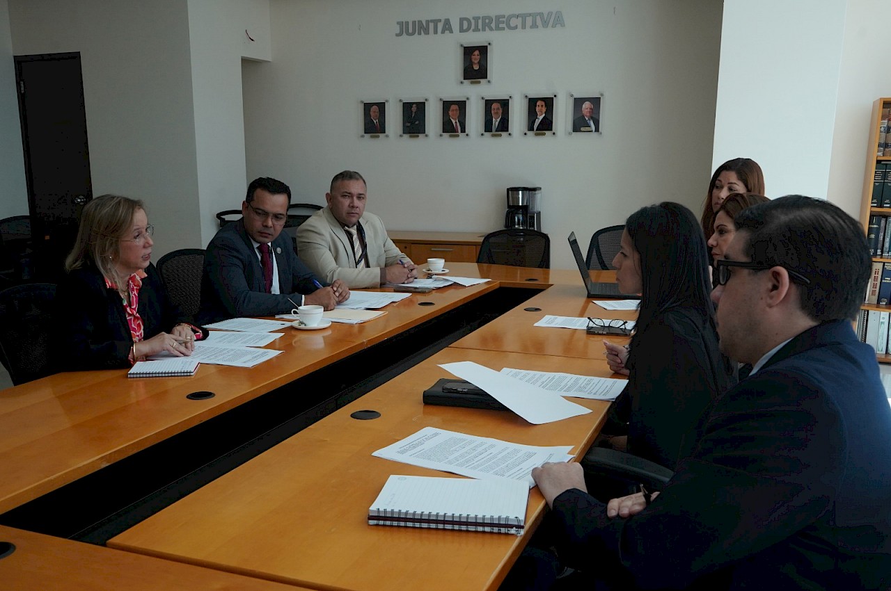 ISA y Superintendencia de Seguros sostienen mesa de trabajo para analizar marco regulatorio.