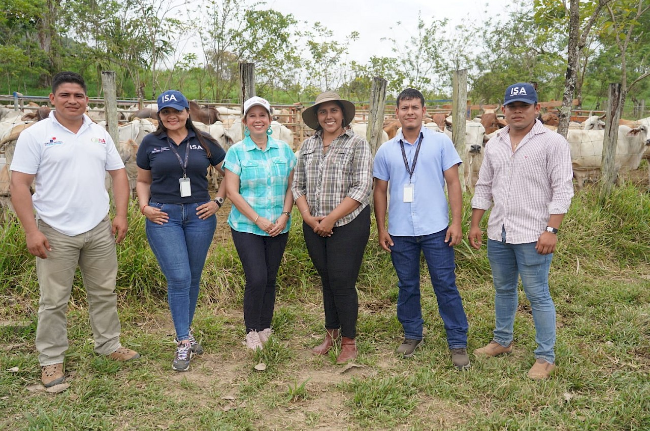 Productores de Darién reciben visita del ISA y destacan la respuesta oportuna ante siniestros.