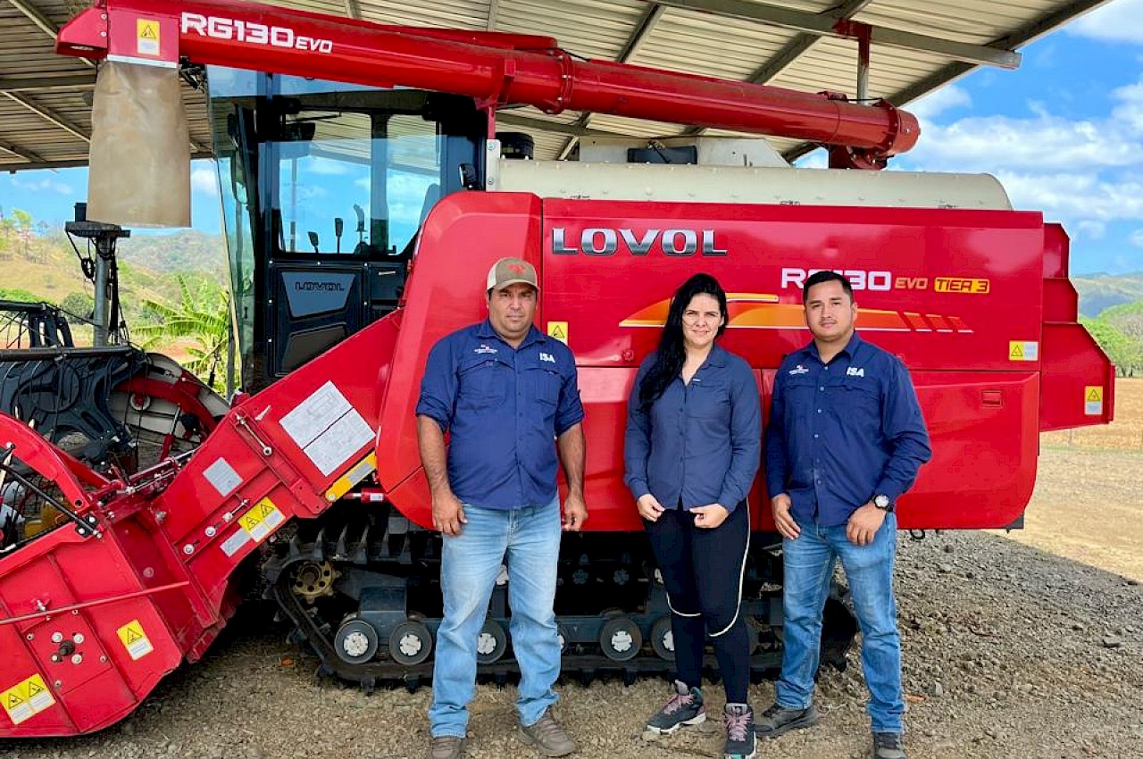ISA asegura cosechadora de arroz en Río Grande de Soná.