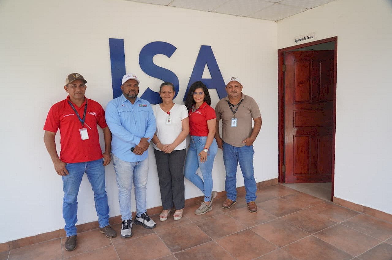 Secretario general del ISA visita agencia regional de Tonosí y evalúa transformación tecnológica.