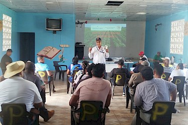 ISA promueve el seguro agropecuario entre productores de café de Colón